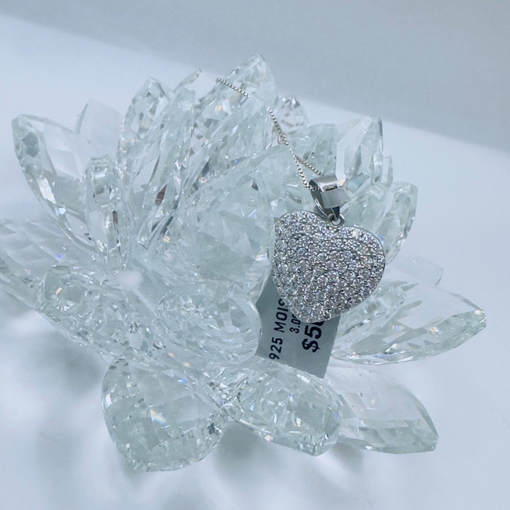 NWT STERLING MOISSENITE Heart  Necklace